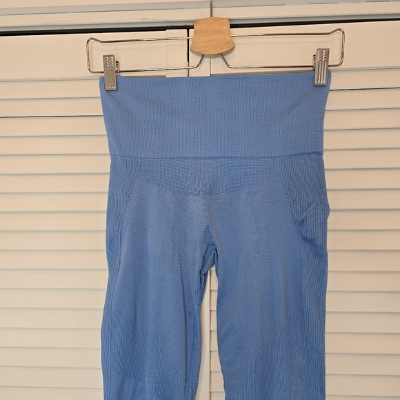 ALALA Essential Seamless Leggings Blue Womens Medium Sculpt Fit Tights High Rise - Picture 3 of 11